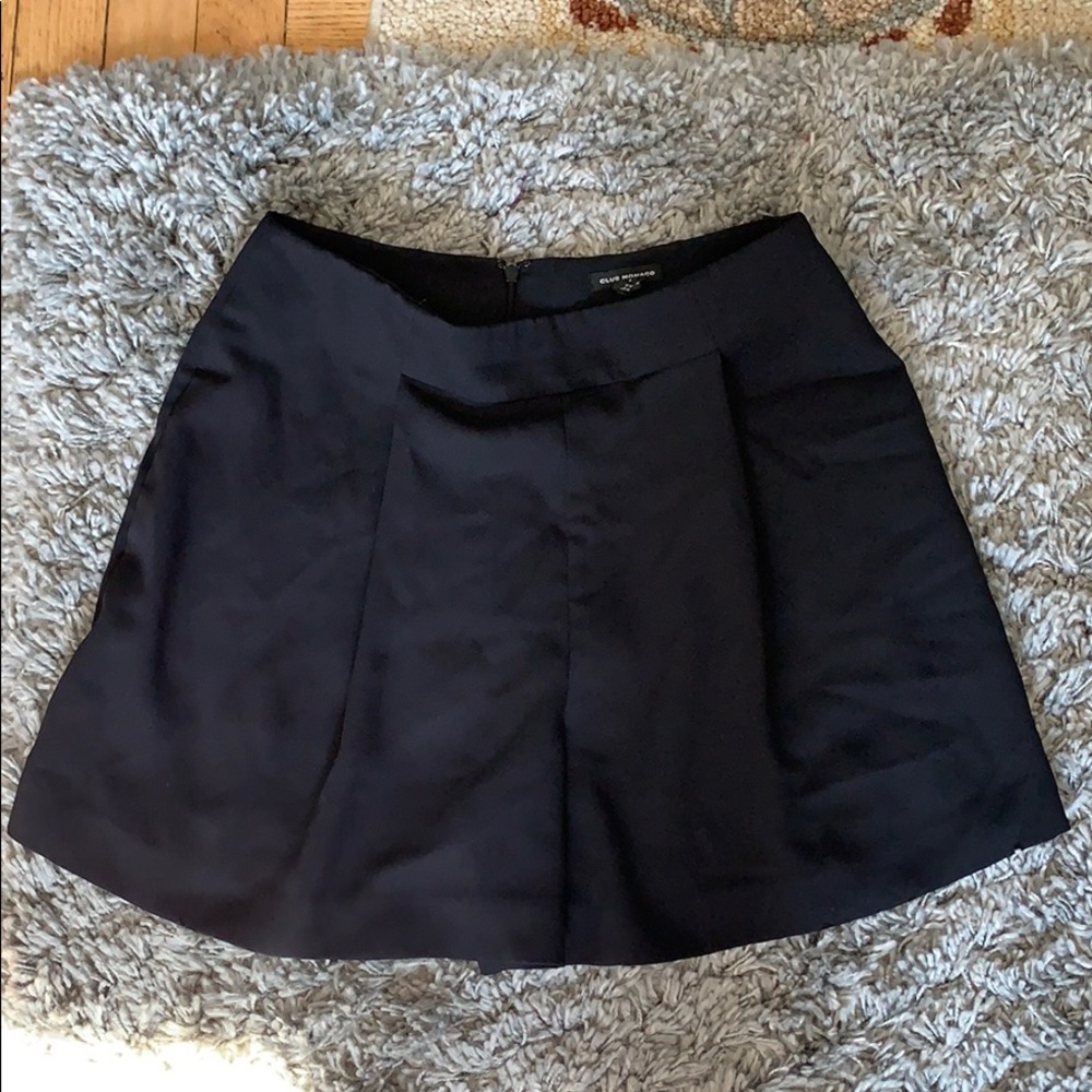 Club monaco navy high waisted pleated front shorts